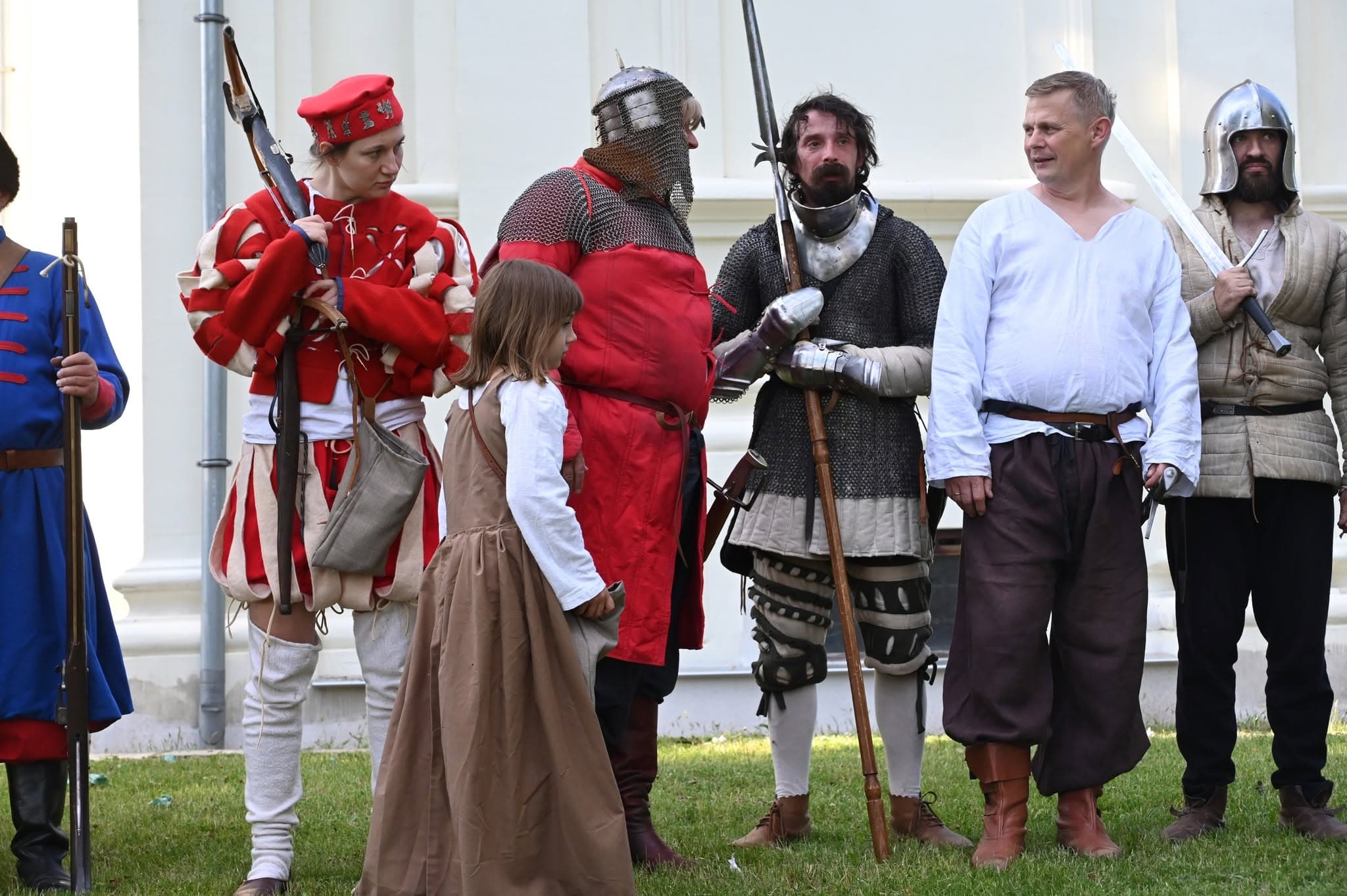 Grupa rekonstruktorów historycznych podczas wydarzenia